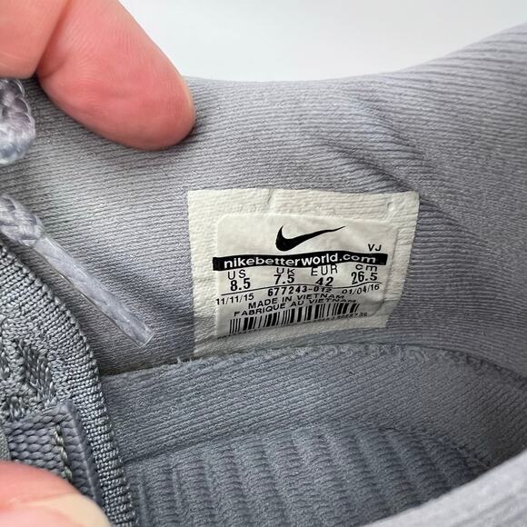 EUC Nike Roshe NM Flyknit Wolf Grey 677243-012 Mens 8.5 Athletic Running Sneaker - Picture 7 of 8